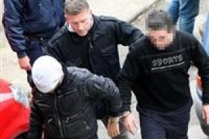 Polisler uyuşturucu satıyor
