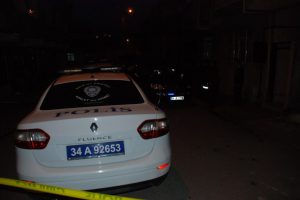 Polisten ka&ccedil;an ara&ccedil;tan ruhsatsız silah &ccedil;ıktı