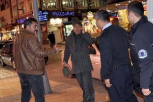 Dolandırıcılara inandı otomobilini sattı