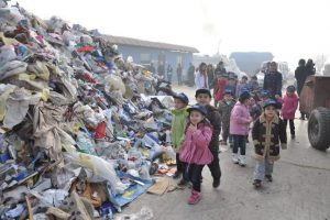 Minik &ouml;ğrenciler geri d&ouml;n&uuml;ş&uuml;m tesisini gezdi
