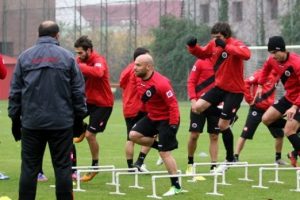 Gen&ccedil;lerbirliği'nde futbolculara laktat testi uygulandı