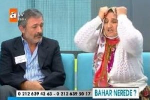 Kızı ka&ccedil;ırılan anne canlı yayında kendini d&ouml;vd&uuml;