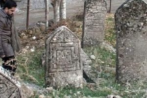 Esrarengiz mezarlığın sırrı &ccedil;&ouml;z&uuml;ld&uuml;