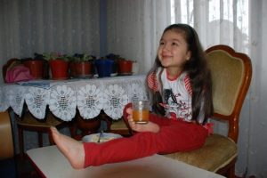 Doğuştan iki kolu olmayan Nisanur'un azmi
