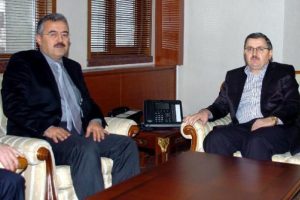 Kamuda kıyafet &ouml;zg&uuml;rl&uuml;ğ&uuml; i&ccedil;in imza topladılar