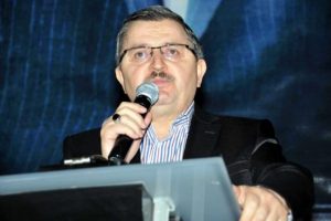 'Kadının başbakanı se&ccedil;me hakkı var ama ne giyeceğeni se&ccedil;me hakkı yok'