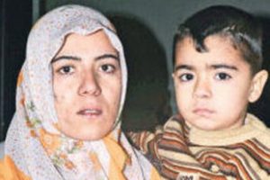 Kahraman anne oğlunu kurtardı!