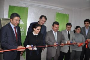 Duvarlar fotoğraflarla s&uuml;sleniyor