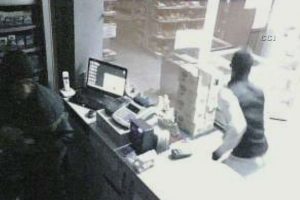 Sigara hırsızları kameraya b&ouml;yle yakalandı