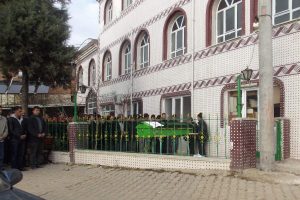 Başına taş d&uuml;şen iş&ccedil;i yaşam savaşını kaybetti