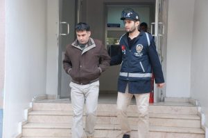 Tartıştığı ağabeyini bı&ccedil;akladı