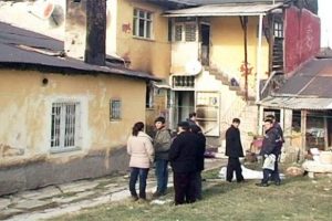 Evde kilitli bırakılan &ccedil;ocuk yanarak &ouml;ld&uuml;!