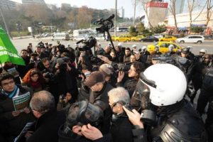 &Ouml;ğrenciler Y&Ouml;K Yasa Tasarısı'nı protesto etti