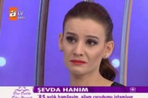 Esra Erol canlı yayında g&ouml;zyaşlarına boğuldu