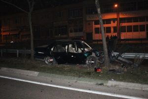 Ara&ccedil;lar kullanılamaz hale geldi, kimsenin burnu bile kanamadı