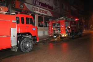Ayakkabı d&uuml;kkanında yangın paniği