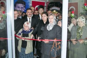 Şehit aileleri bir &ccedil;atı altında