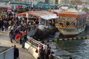 İngiliz yazardan İstanbul'a b&uuml;y&uuml;k &ouml;vg&uuml;