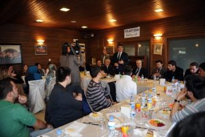 D&uuml;ndar Batı Trakyalı gen&ccedil; akademisyenleri ağırladı