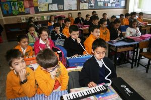 K&uuml;lt&uuml;rl&uuml; &ouml;ğrencilerden kardeşlik &ouml;rneği