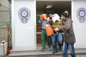 L&uuml;ks d&uuml;şk&uuml;n&uuml; hırsızlar tutuklandı