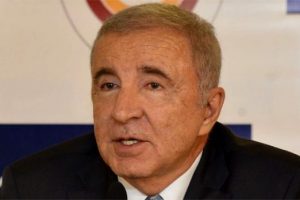 &Uuml;nal Aysal'dan Sneıjder &ccedil;ıkarması