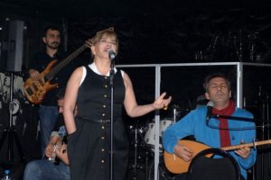 &Uuml;nl&uuml; isimler &ouml;zel bir gecede bir araya geldi!