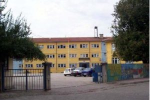 &Ouml;retmen 112 personeline tokat attı