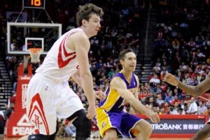 &Ouml;merli Houston Lakers'a şans tanımadı