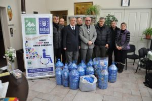 Kent Konseyi'ne bir kamyon dolusu mavi kapak