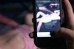 İzinli &ccedil;ekilen &ccedil;ıplak g&ouml;r&uuml;nt&uuml;y&uuml; dağıtana ceza