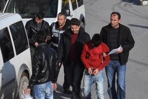 Huylu huyundan vazge&ccedil;miyor