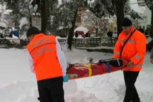 Astım hastası &ccedil;ocuğu ambulans helikopter kurtardı