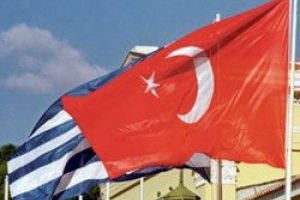 Yunanistan'da T&uuml;rk konsolosun aracına saldırı