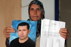 Oğlu i&ccedil;in 2 yıldır g&ouml;zyaşı d&ouml;k&uuml;yor