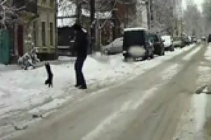 Bu kedinin g&ouml;z&uuml; d&ouml;nm&uuml;ş