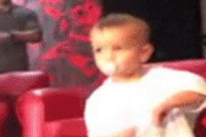 Sahneye fırladı babasından rol &ccedil;aldı