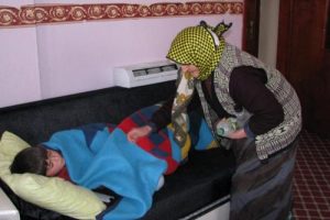 &Ccedil;aresiz aileye kaymakam el uzattı
