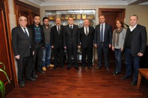 Okul kıyafeti &uuml;reticileri zor durumda
