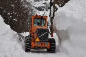 &Ccedil;ığ altında kalan 2 kişinin cesetlerine ulaşıldı