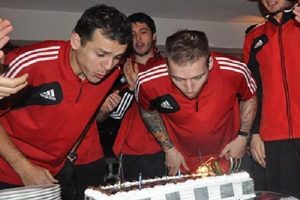 Kayserispor'da &uuml;&ccedil; doğum g&uuml;n&uuml; kutlaması