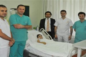 8 yaşında b&ouml;brek nakli oldu