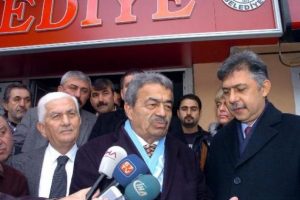 Kamer Gen&ccedil;'ten 'medrese' &ccedil;ıkışı