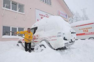 Uludağ'da kar altında sağlık hizmeti