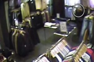 &Ouml;nce kameraya sonra polise yakalandılar
