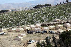 İsrail &ccedil;adırları zorla boşalttırdı