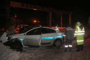 Trafik polisleri b&uuml;y&uuml;k tehlike atlattı