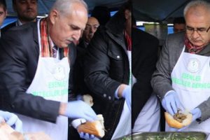 2 Rizeli vali, İstanbul'da hamsi dağıttı