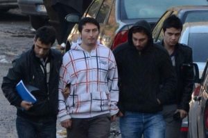 Sattığı otomobili farklı yolla geri almaya &ccedil;alıştı