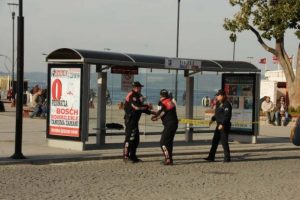 Durakta unutulan bilgisayar paniğe neden oldu